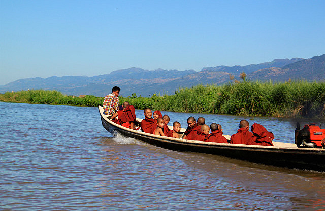 1.1355397428.monks-in-a-boat