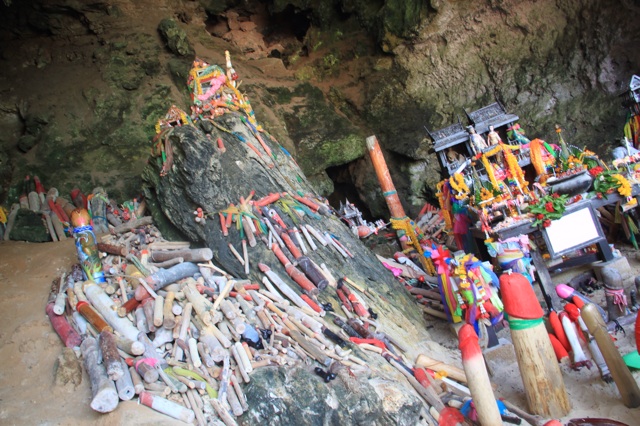 1.1360410488.cave-phalluses