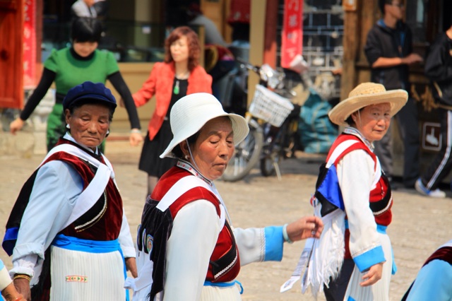 1.1362663176.dancing-ladies