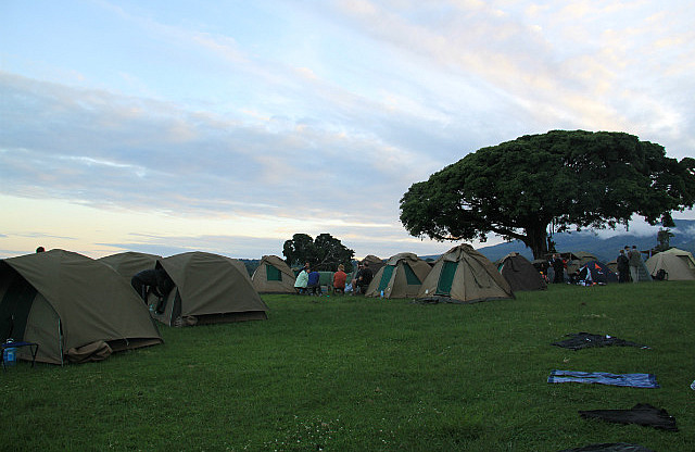 1.1325773735.campsite-above-the-crater