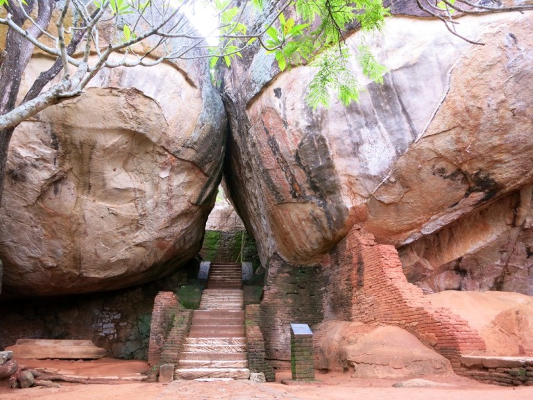 2.1383672785.rocky-entrance