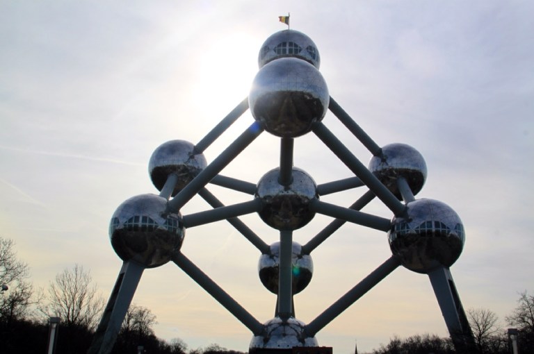 3.1393113600.the-atomium