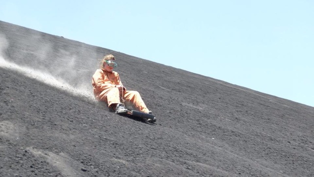 3.1398378445.sliding-down