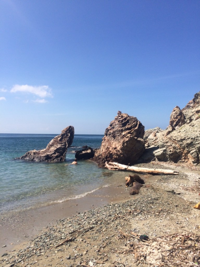 3.1416528000.rocky-beach