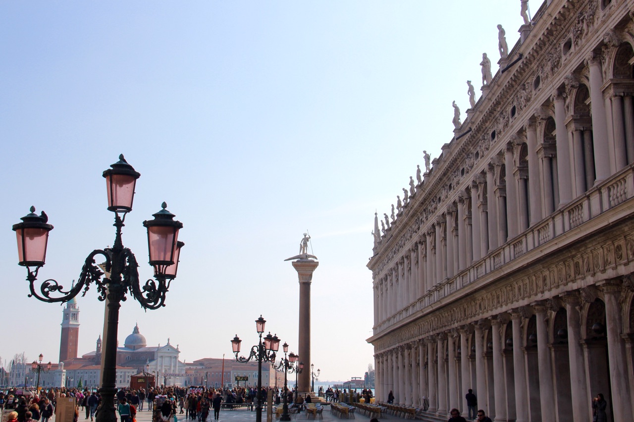 4.1424995200.st-marks-square