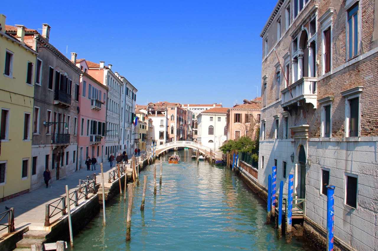 4.1424995200.streets-and-canals